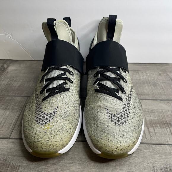 Womens NIKE AIR ZOOM Strong Grey Training Strap Shoes Sz 9 Running Fashion - Picture 2 of 11